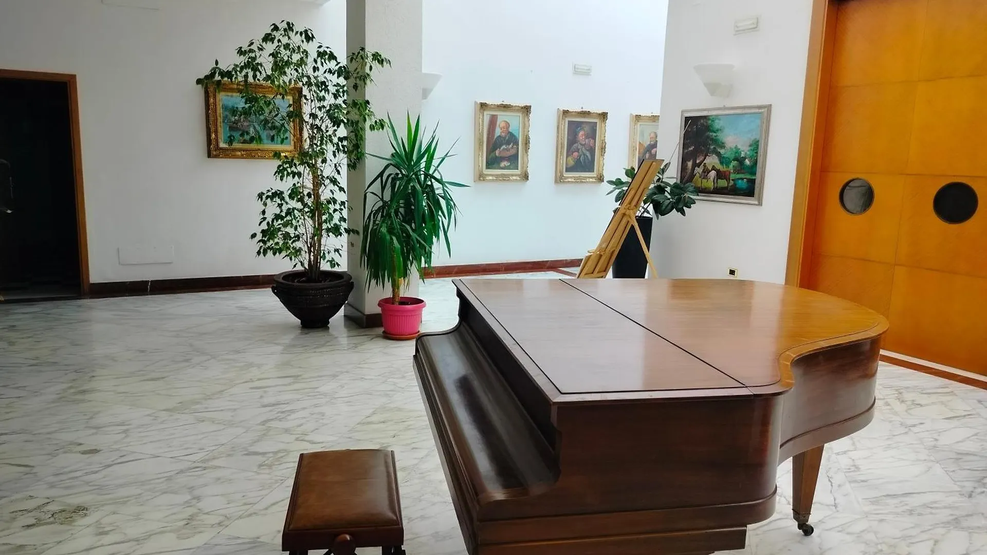 Hotel Centrale Piombino 4*,  Italy