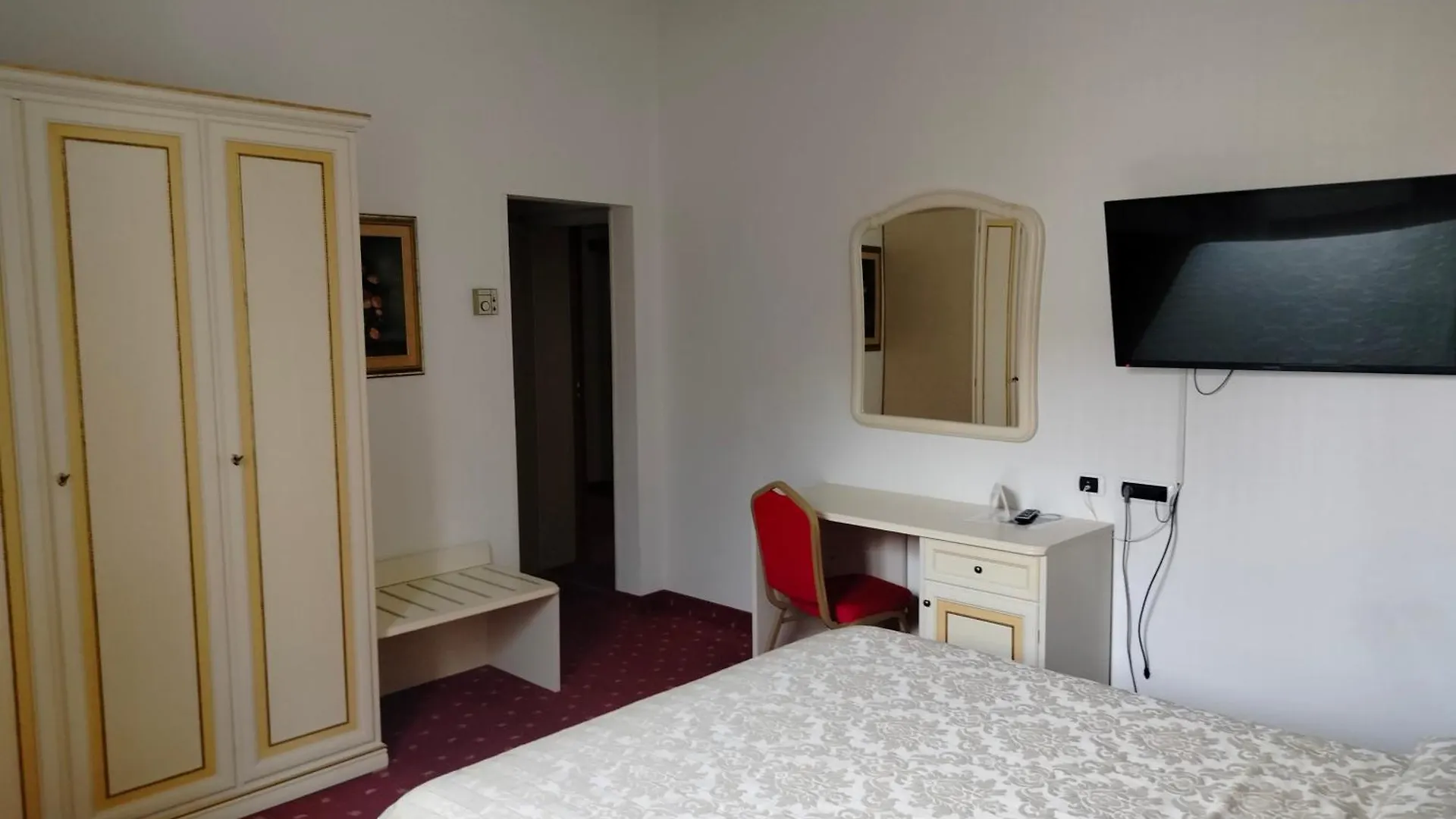 Hotel Centrale Piombino 4*,  Italy